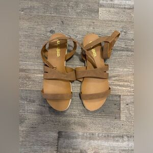 Unr8ed sandals